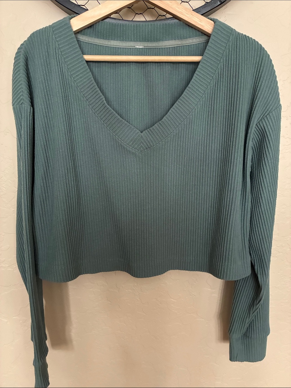 ALO Yoga Ribbed V-Neck Cropped Top in Sage Green